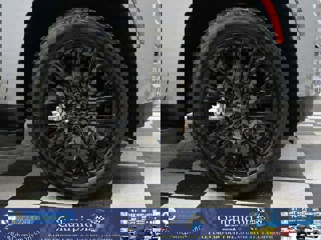 Used 2025 GMC Yukon Elevation w/ LPO, Yukon Black Package image 3