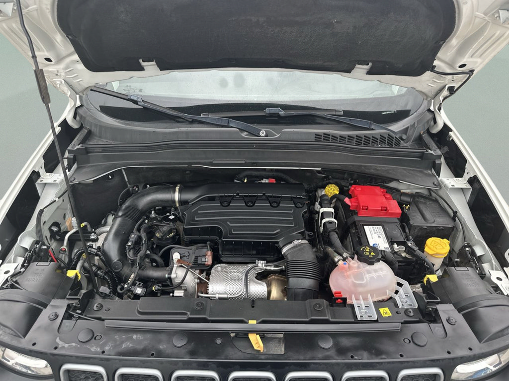 Certified 2023 Jeep Renegade Latitude AWD/4WD image 39