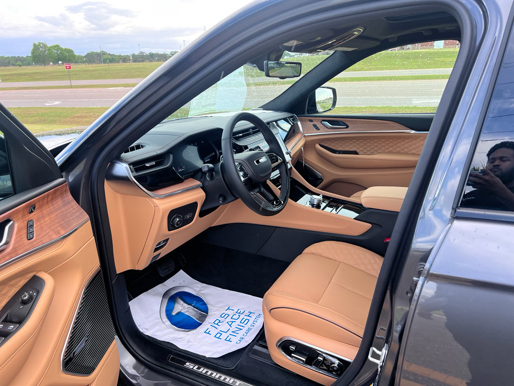 New 2026 Jeep Grand Cherokee Summit w/ Obsidian Package AWD/4WD image 21