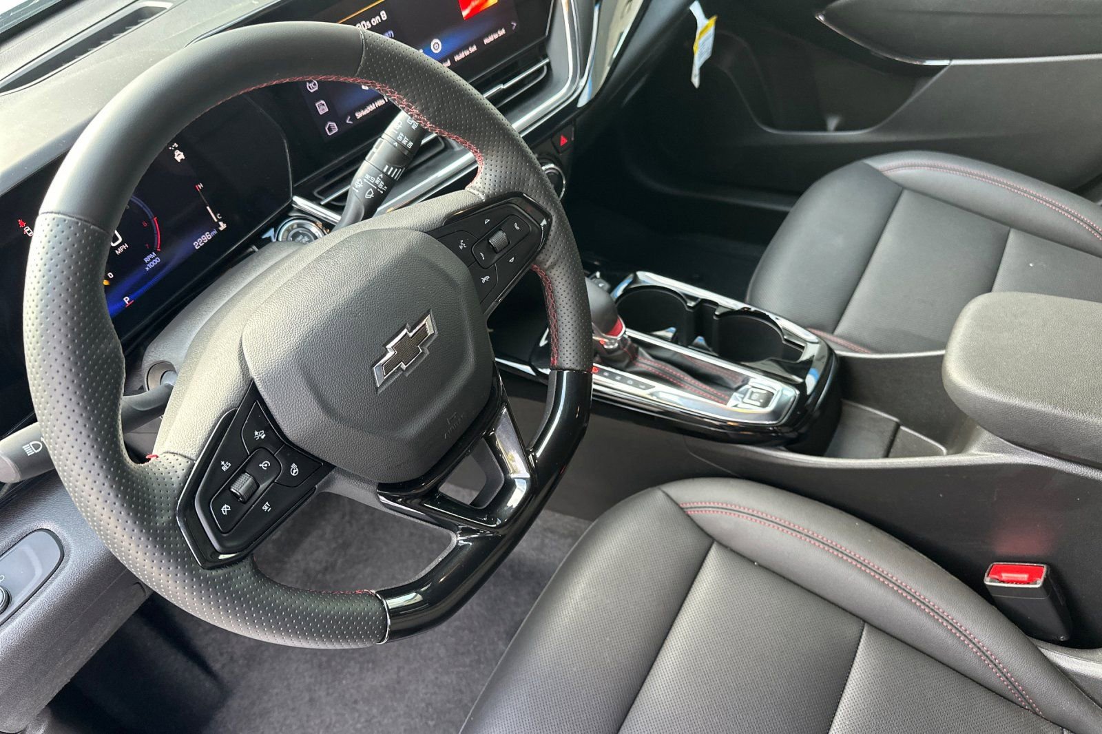 Used 2025 Chevrolet Trax RS w/ Driver Confidence Package image 11