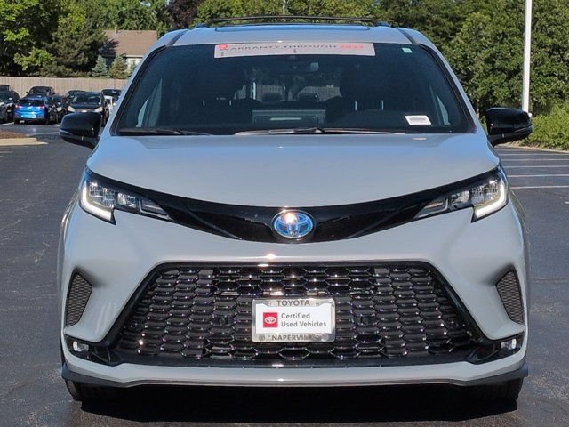 Certified 2025 Toyota Sienna XSE w/ XSE Premium Package AWD/4WD image 4