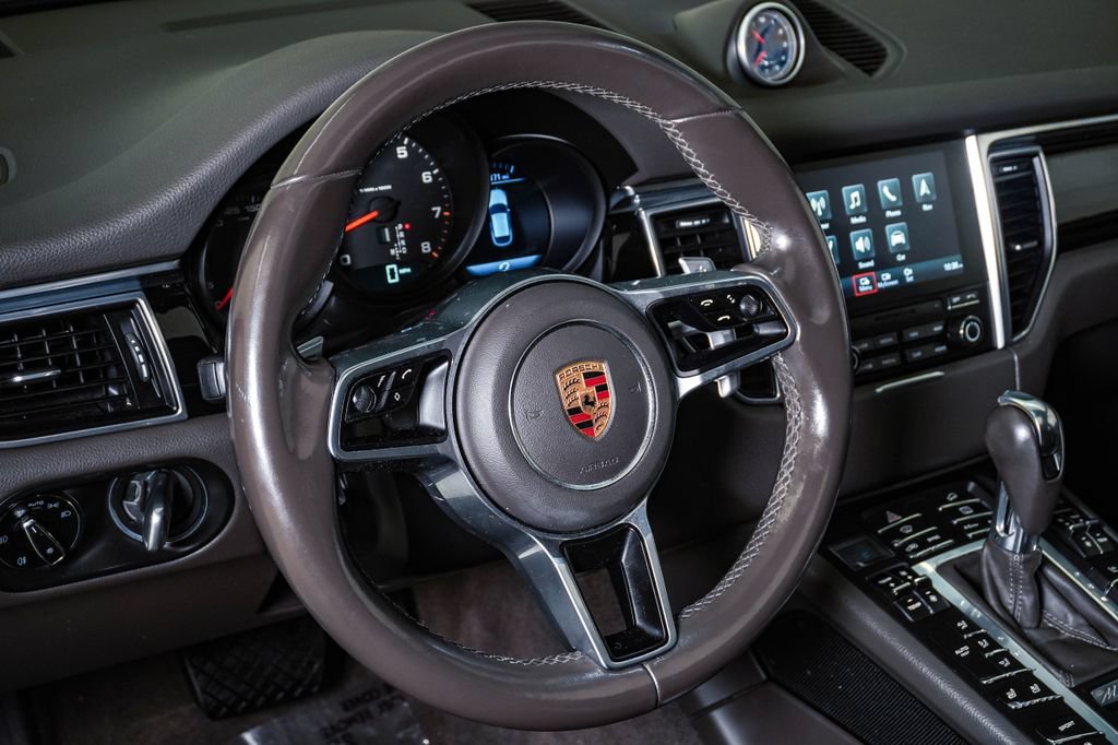 Used 2017 Porsche Macan AWD/4WD image 18