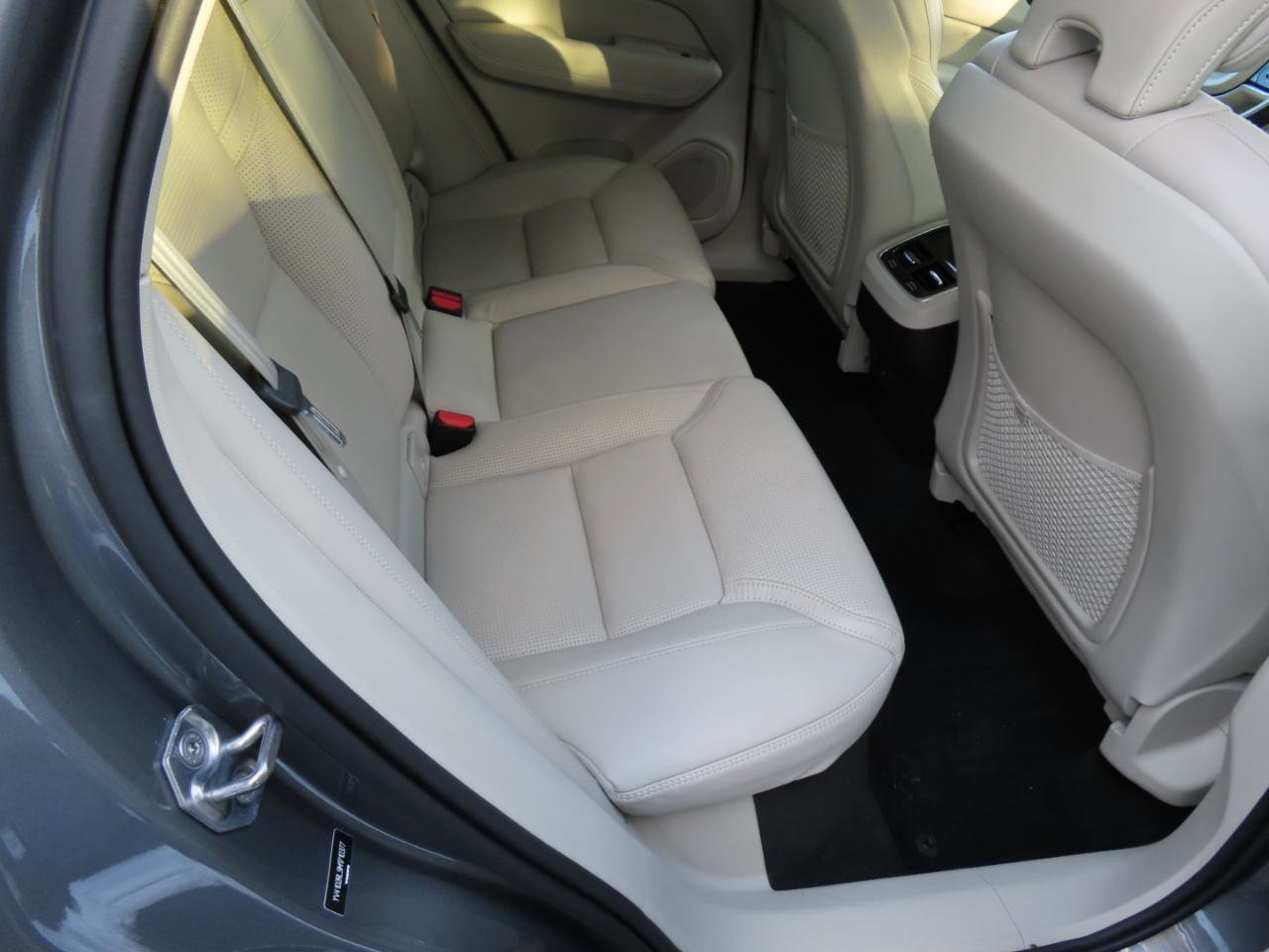 Used 2021 Volvo XC60 T5 Inscription w/ Climate Package image 14