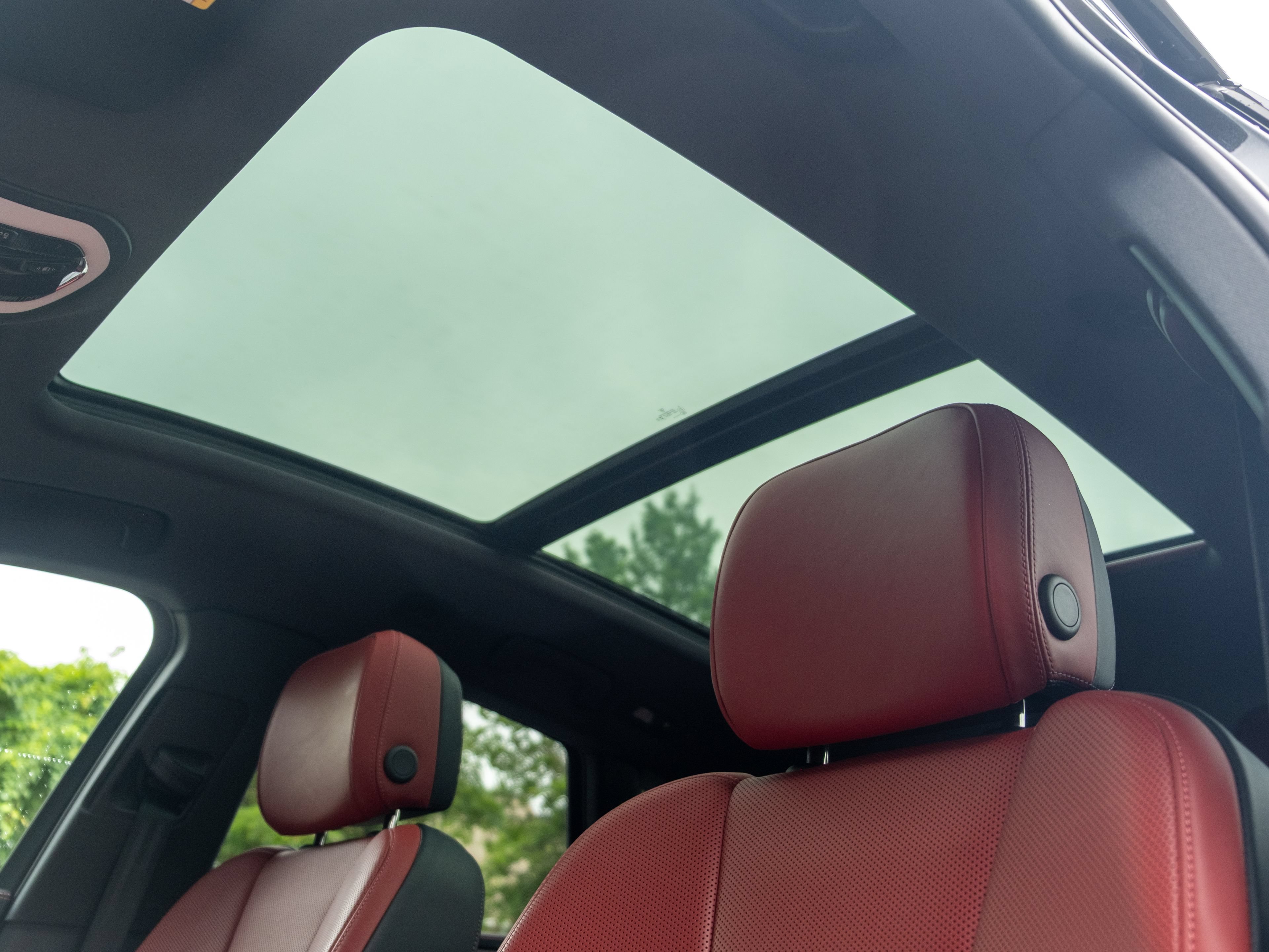 Certified 2024 Porsche Macan S AWD/4WD image 40