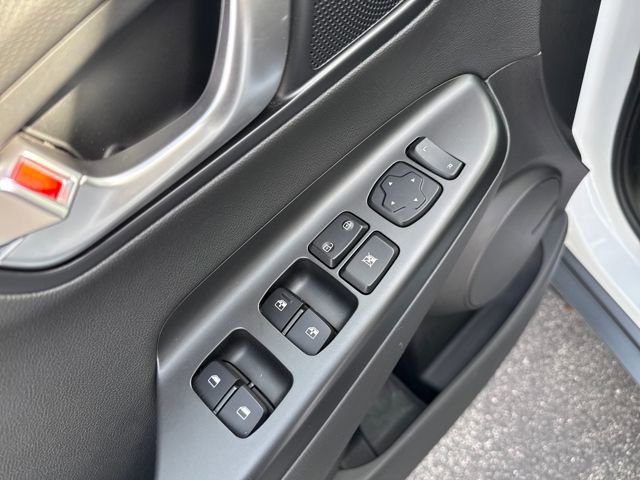 Used 2022 Hyundai Kona Limited image 10