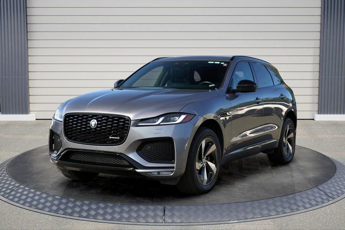 Used 2024 Jaguar F-PACE R-Dynamic S image 3