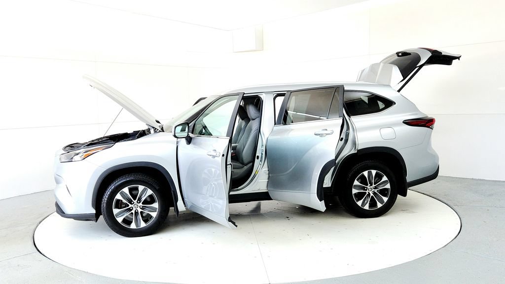 Certified 2025 Toyota Highlander XLE AWD/4WD image 10