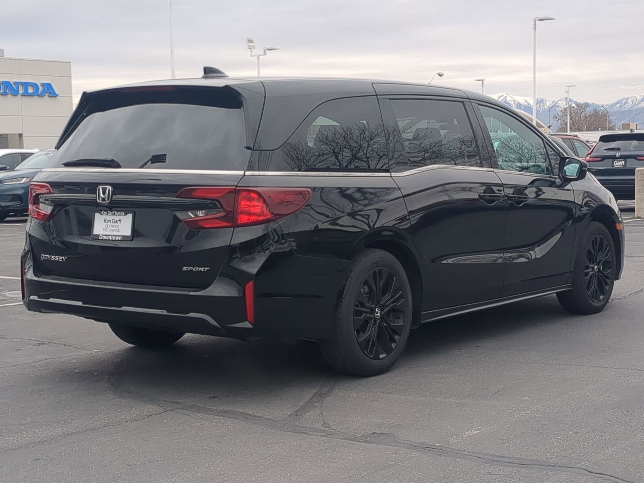 Used 2025 Honda Odyssey Sport-L image 3
