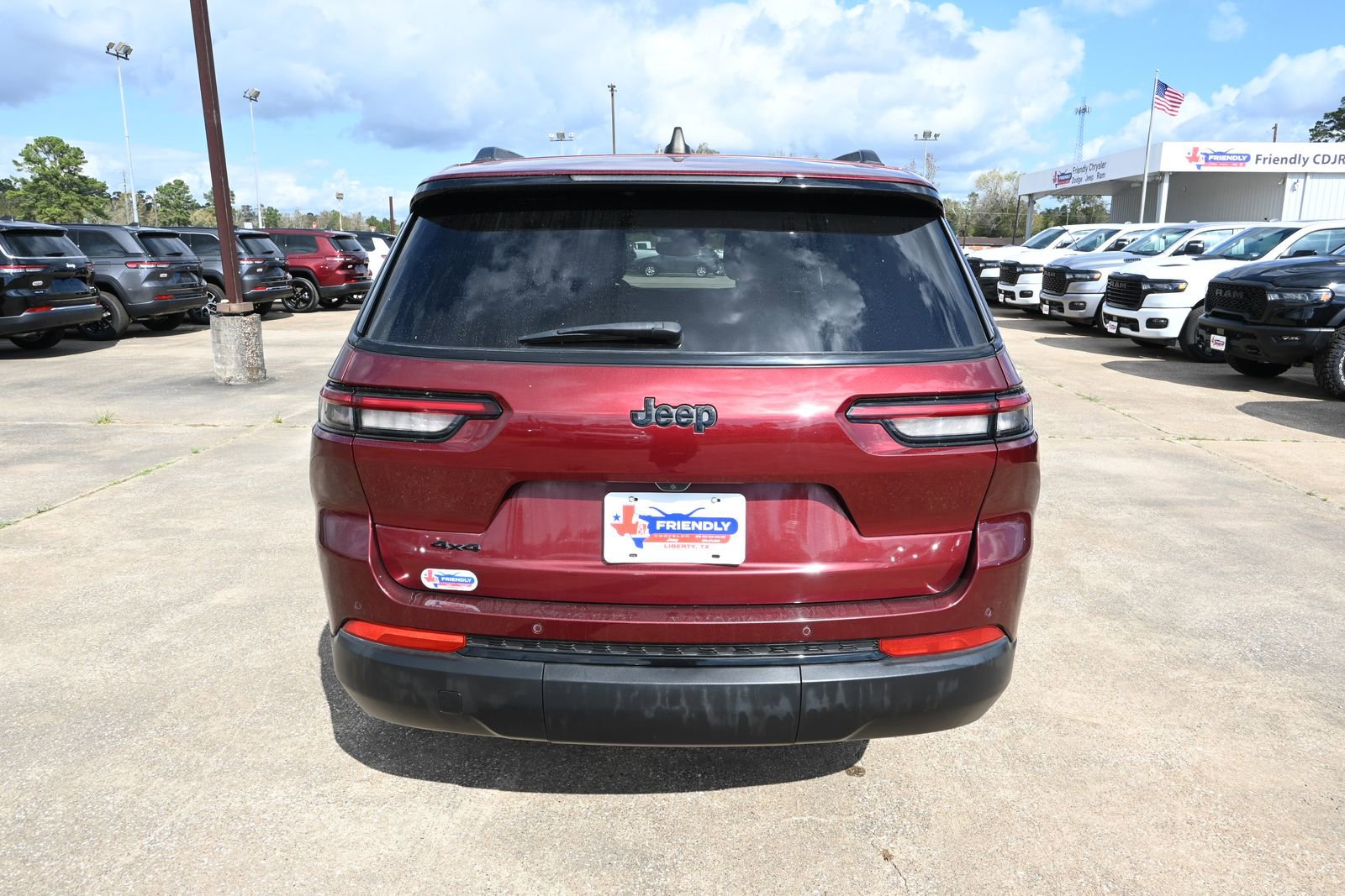 Used 2023 Jeep Grand Cherokee L Laredo image 5
