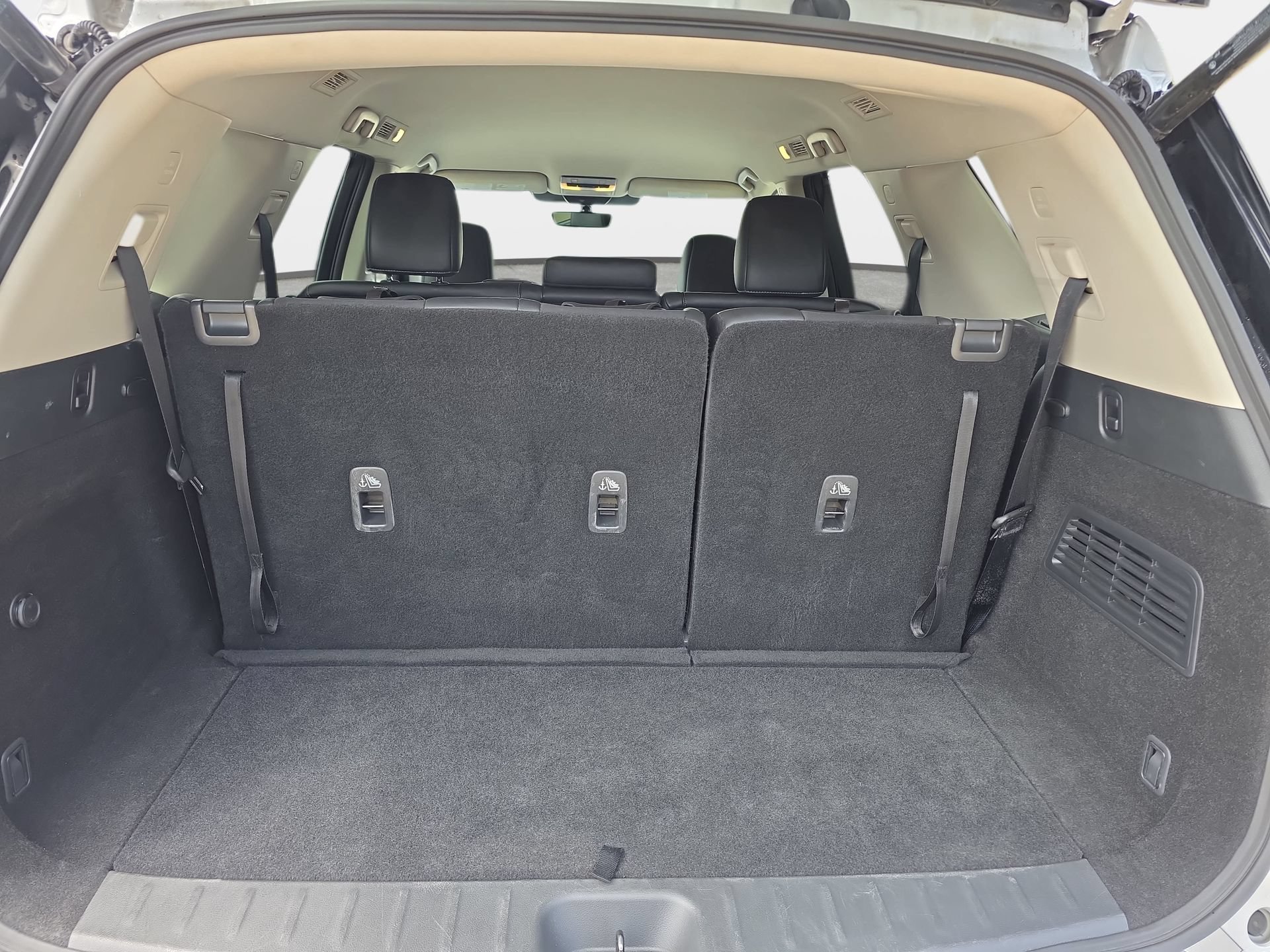 Used 2025 Nissan Pathfinder SL FWD image 12