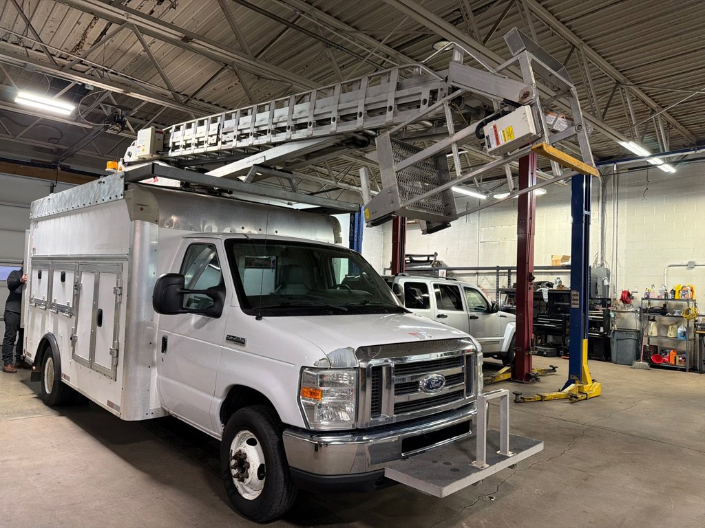 Used 2016 Ford E-450 and Econoline 450 Super Duty w/ Power Windows & Locks Group image 1