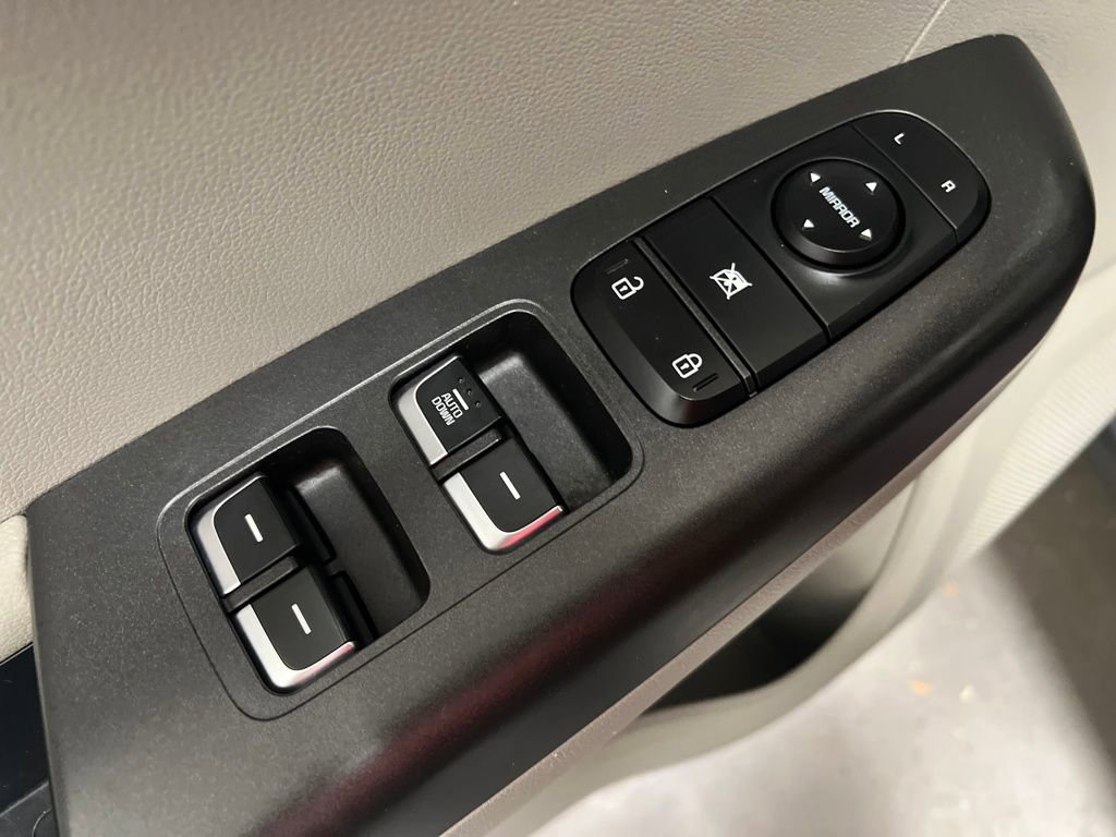 Used 2022 Kia Sportage LX image 13