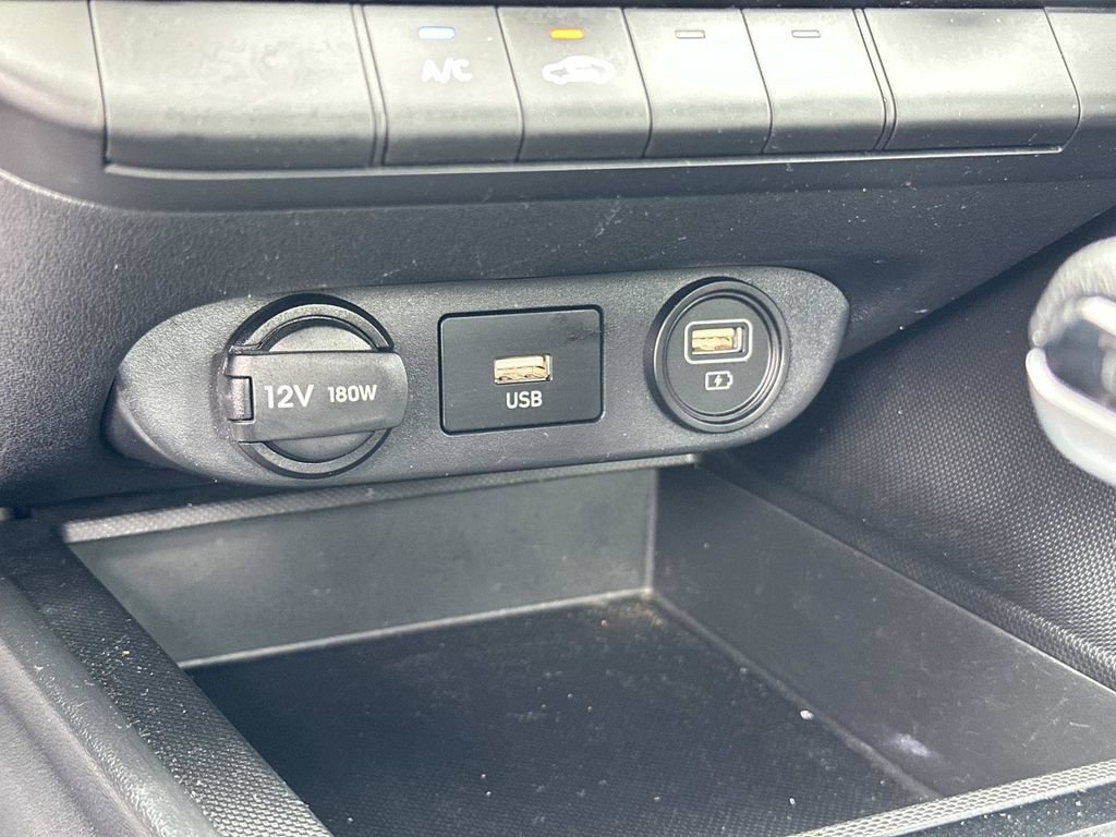 Used 2023 Hyundai Elantra SE FWD image 15
