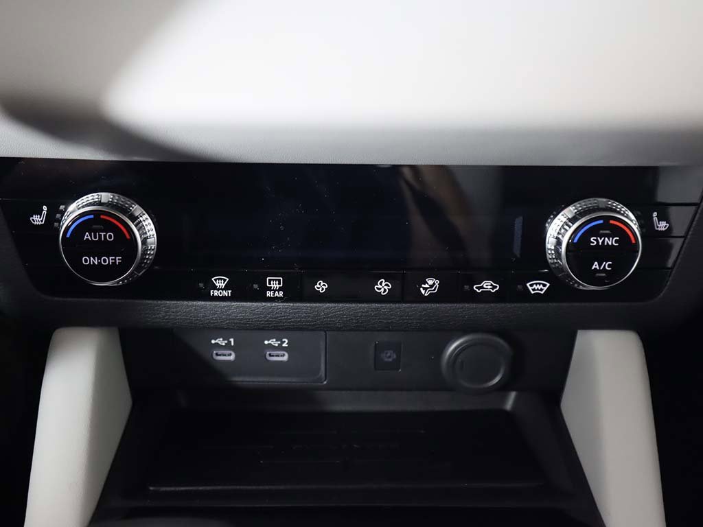 New 2025 Mitsubishi Outlander SE image 49