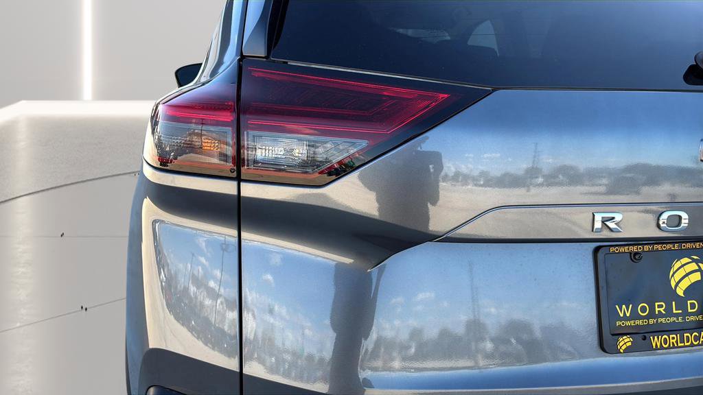 Used 2022 Nissan Rogue S image 9