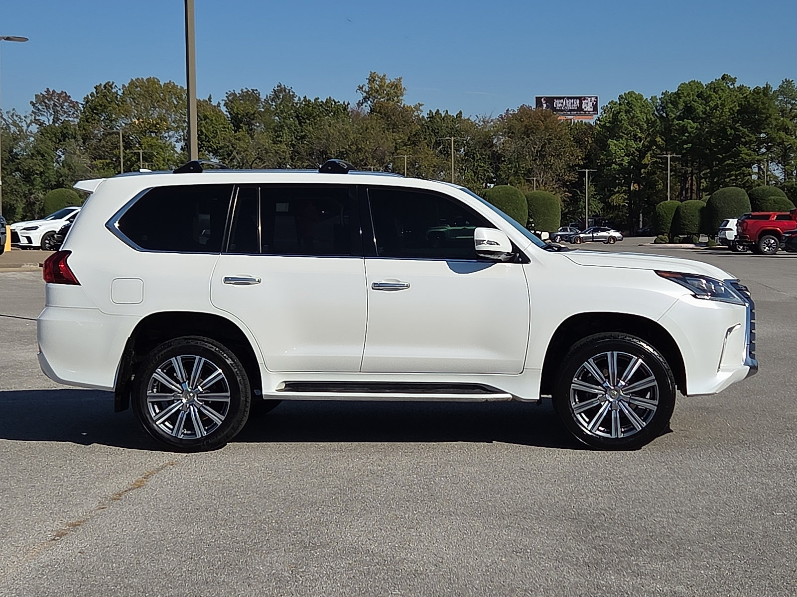 Used 2017 Lexus LX 570 4WD w/ Luxury Package image 6