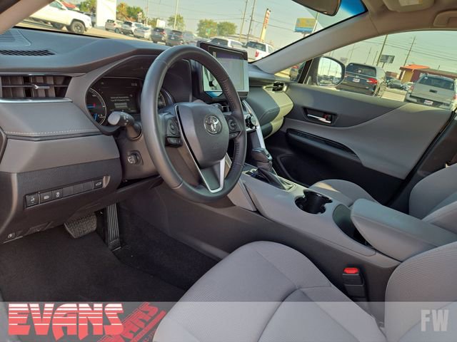 Certified 2023 Toyota Venza LE image 18