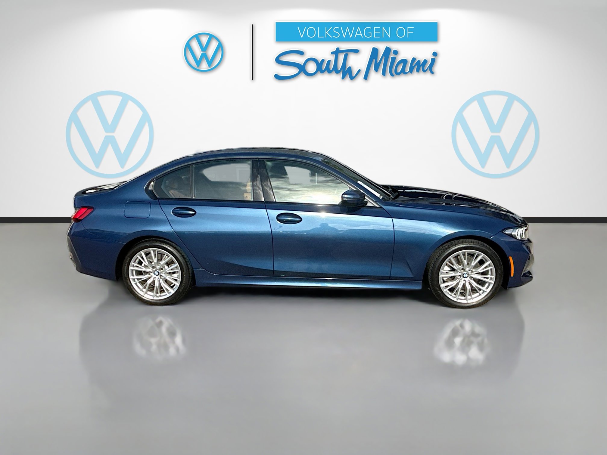 Used 2023 BMW 330i Sedan w/ Driving Assistance Package image 8