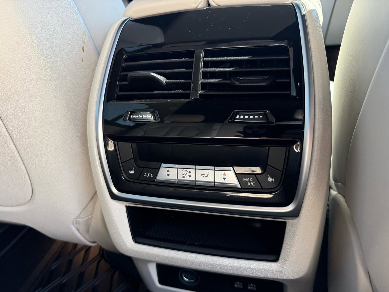 Used 2025 BMW X7 M60i image 28