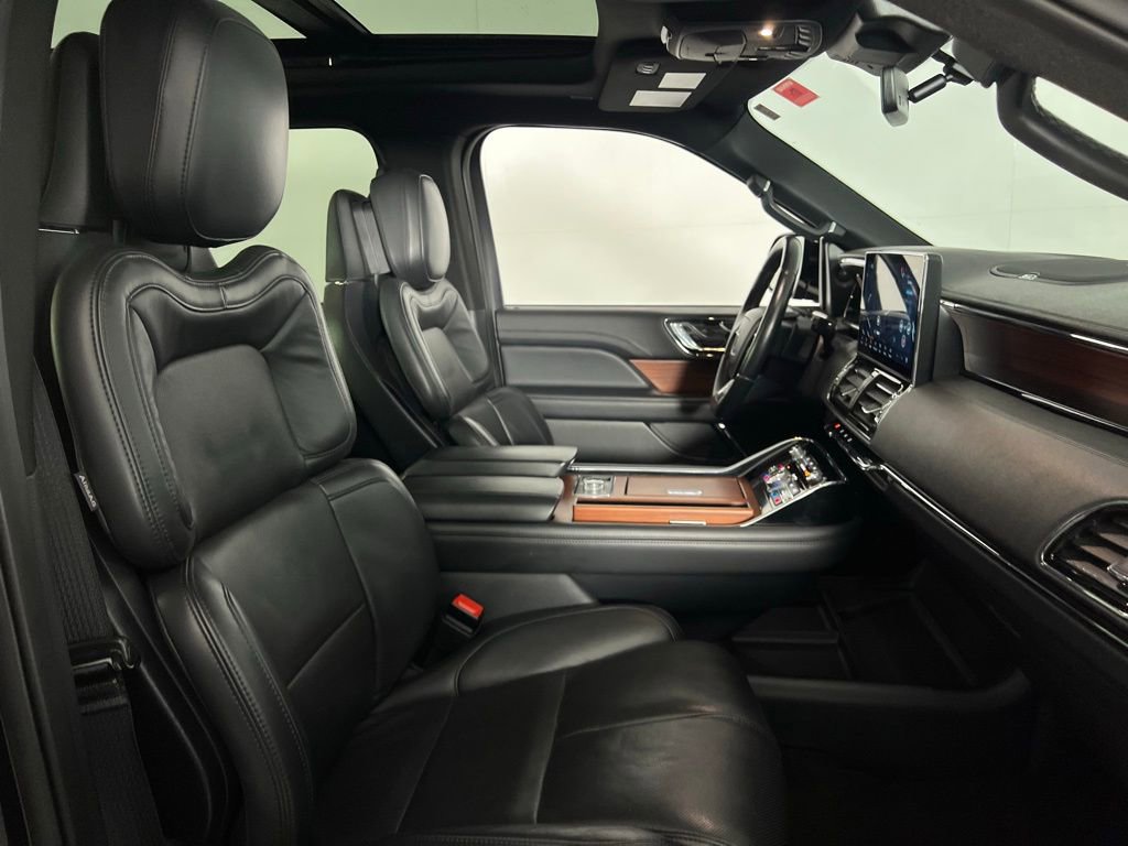 Used 2024 Lincoln Navigator Reserve image 36