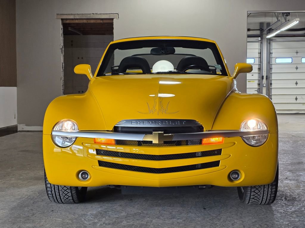 Used 2004 Chevrolet SSR w/ Preferred Equipment Group RWD image 2