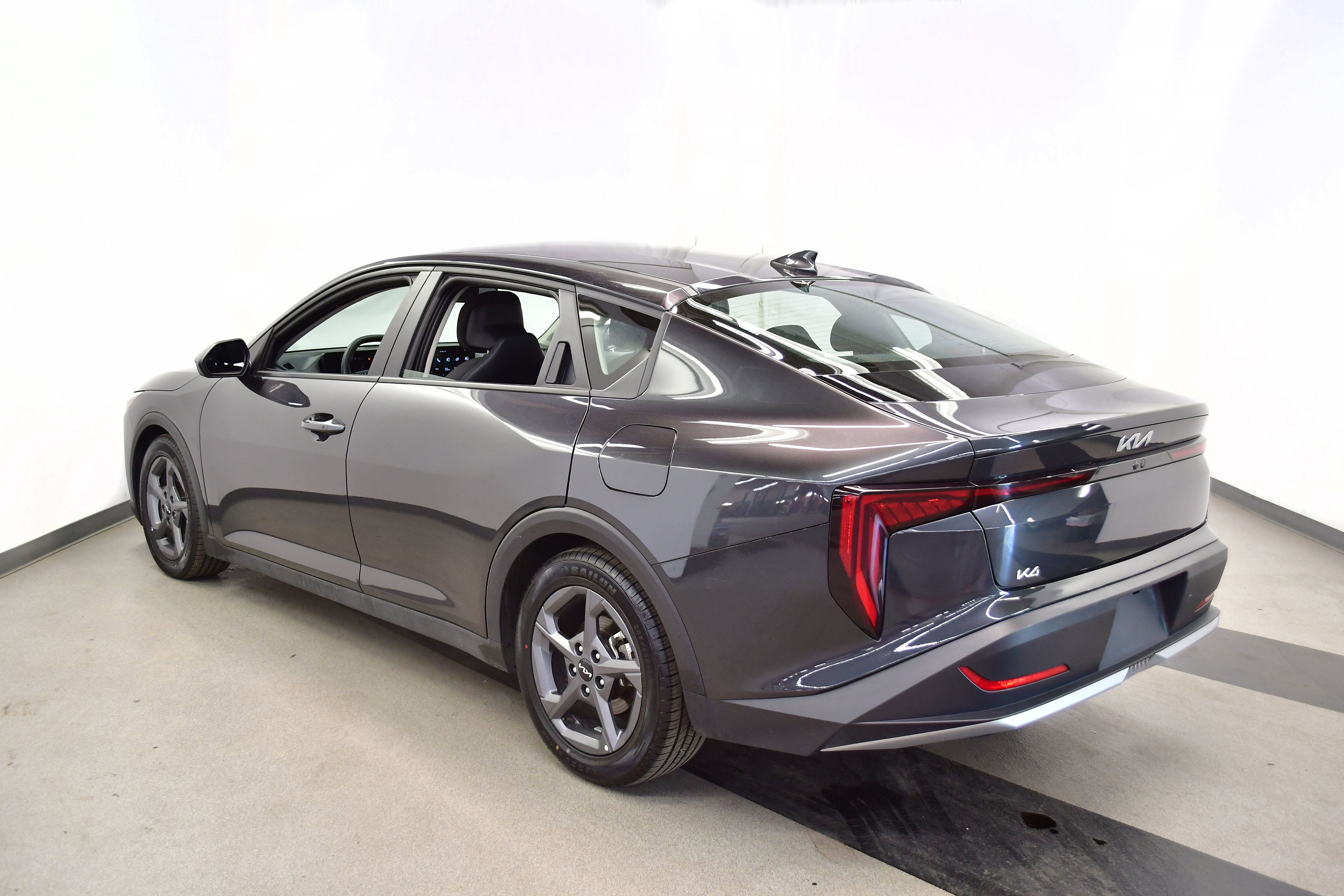 Used 2025 Kia K4 FWD image 5