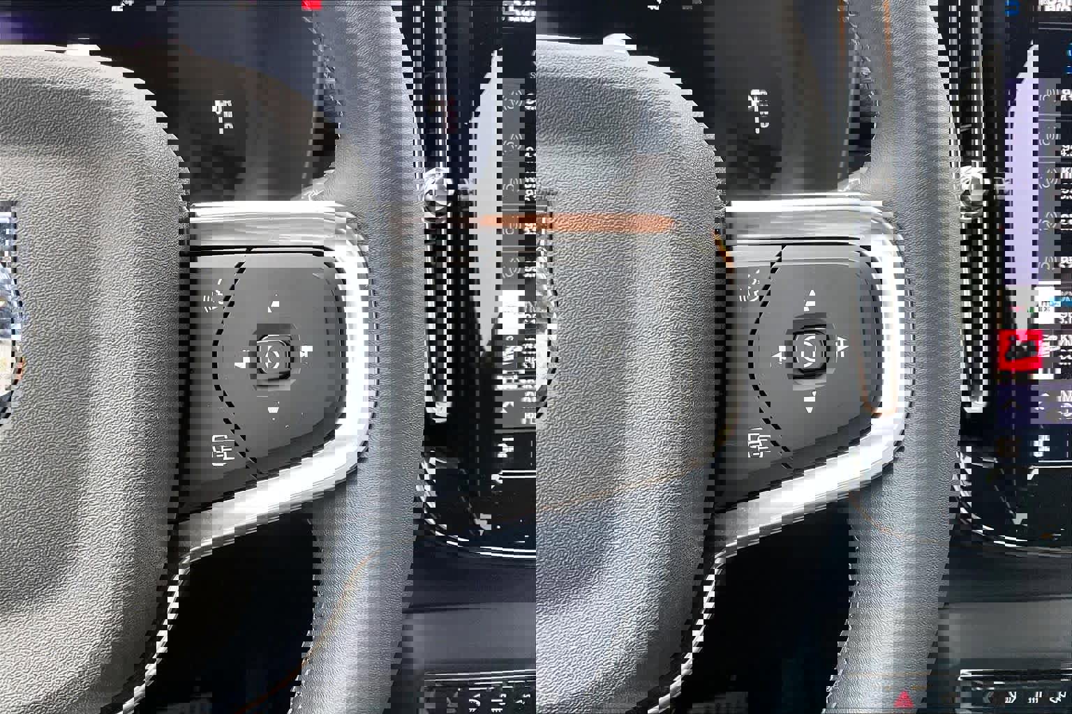 Used 2023 Volvo XC40 Recharge Ultimate image 22