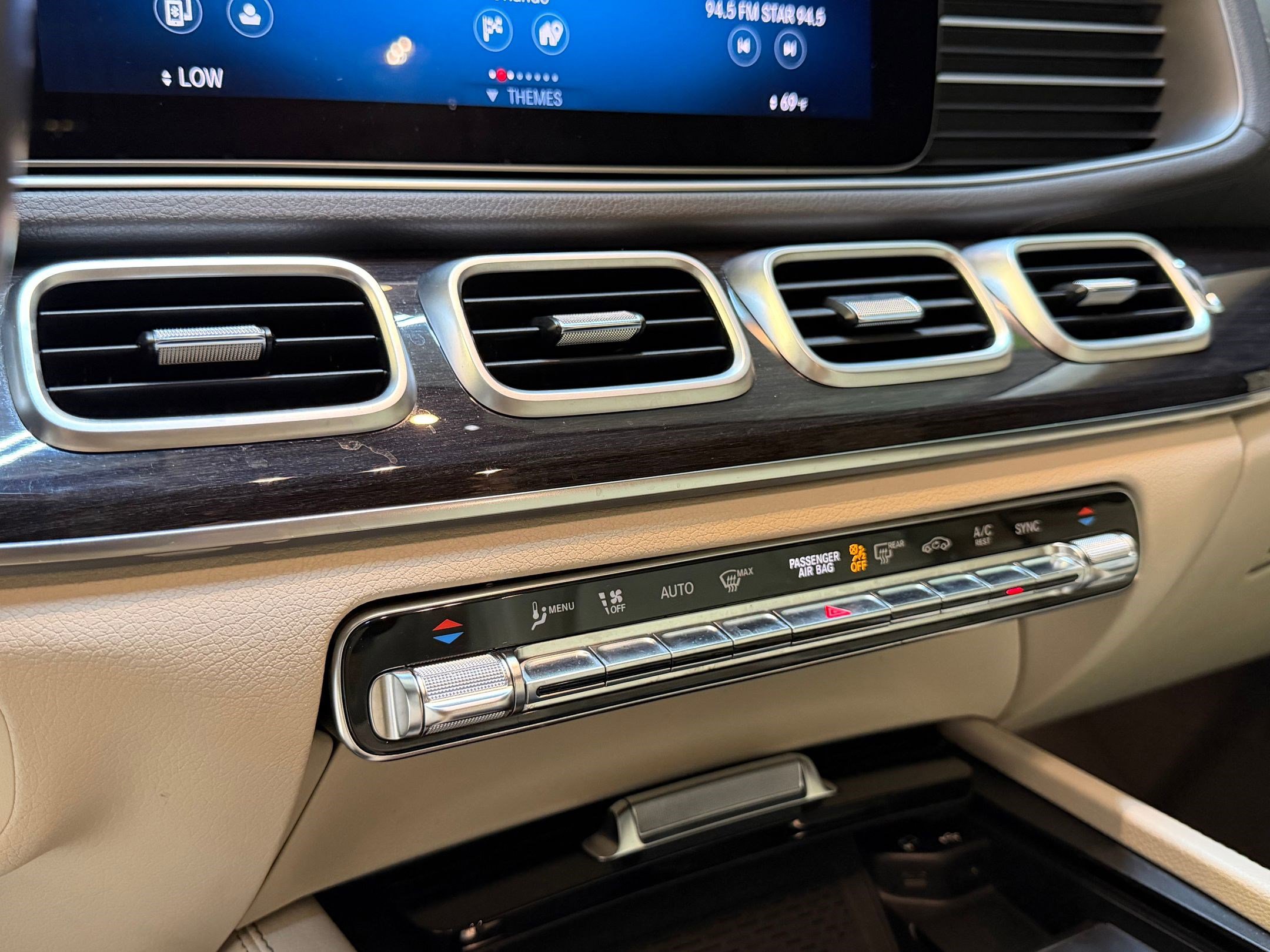 Used 2020 Mercedes-Benz GLS 450 4MATIC image 35