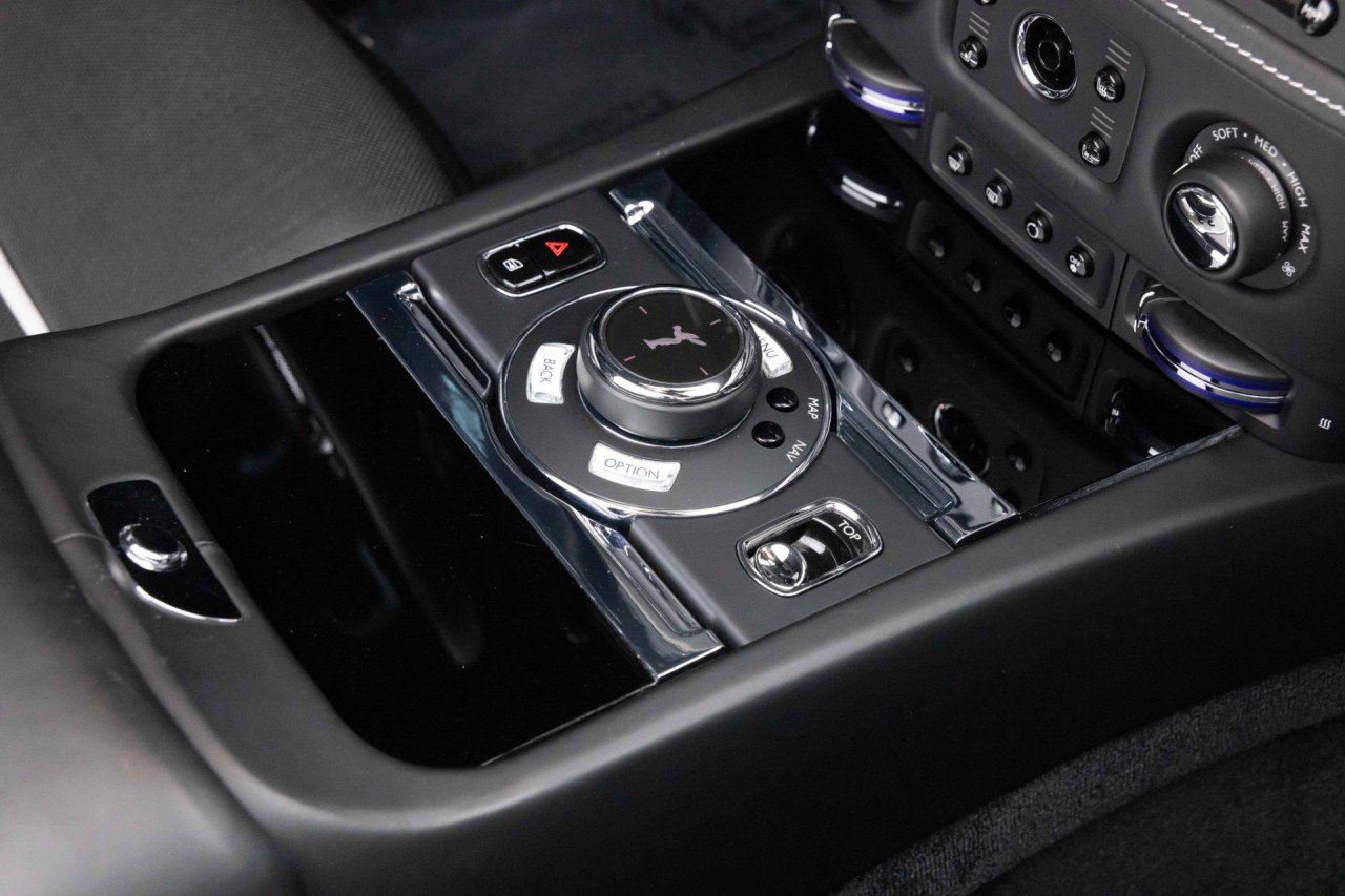 Used 2019 Rolls-Royce Dawn RWD image 32
