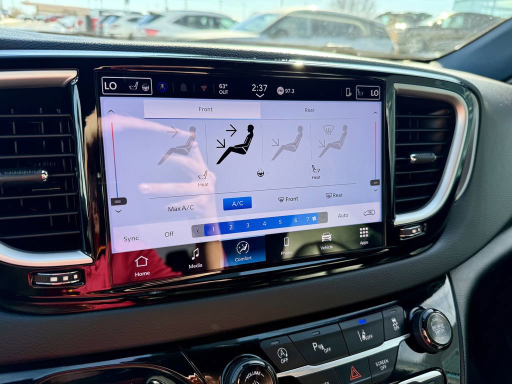 Used 2025 Chrysler Pacifica Select image 30