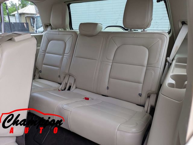 Used 2019 Lincoln Navigator Select w/ Technology Package RWD image 19