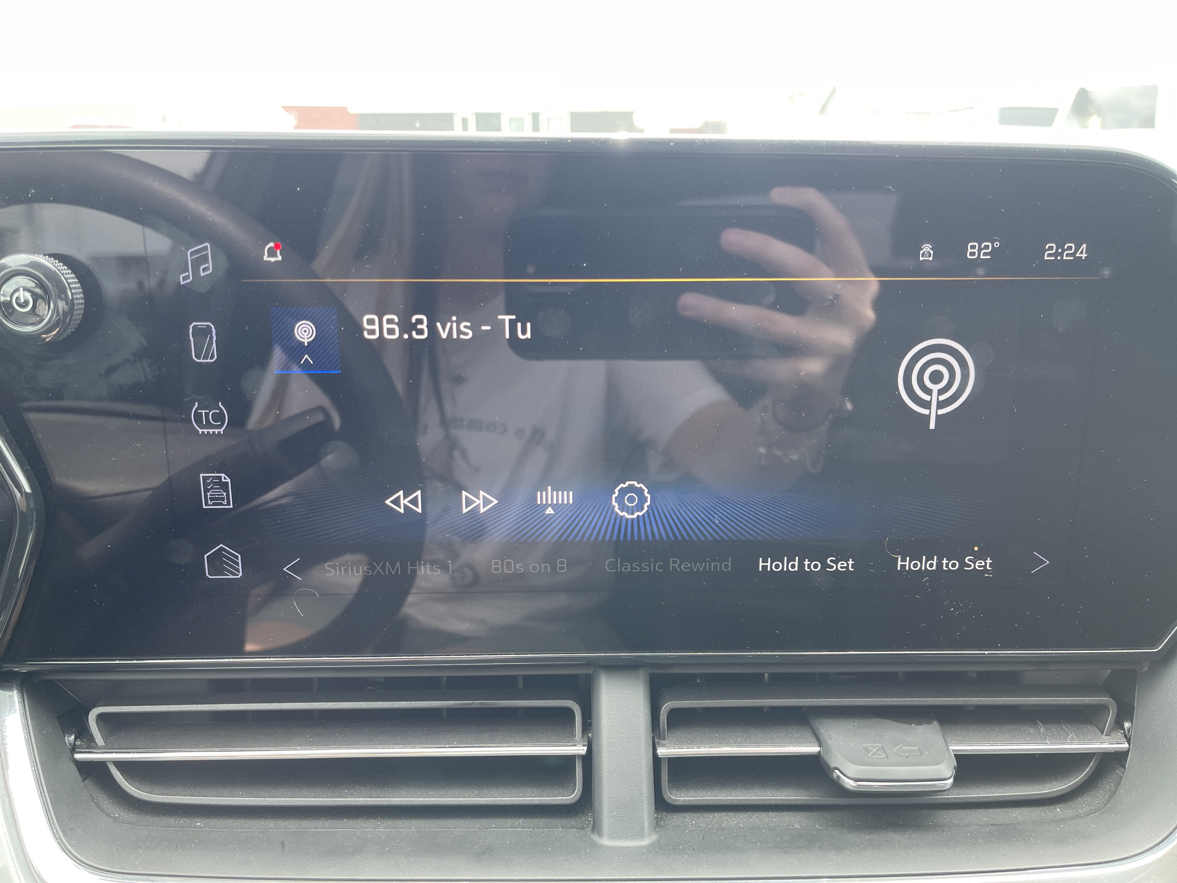 Used 2025 Chevrolet Trax LT FWD image 25