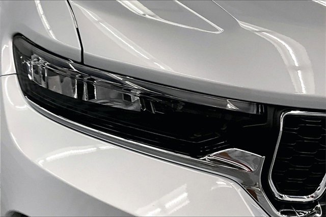 Used 2023 Jeep Grand Cherokee Laredo image 29