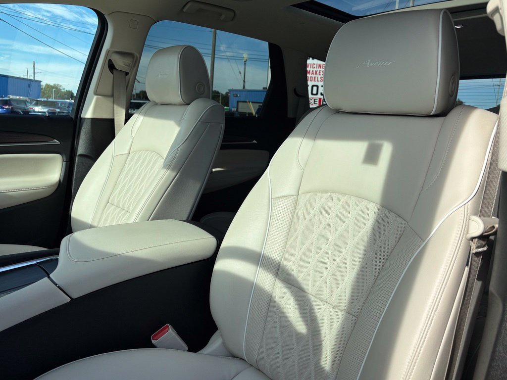 Used 2024 Buick Enclave Avenir AWD/4WD image 11