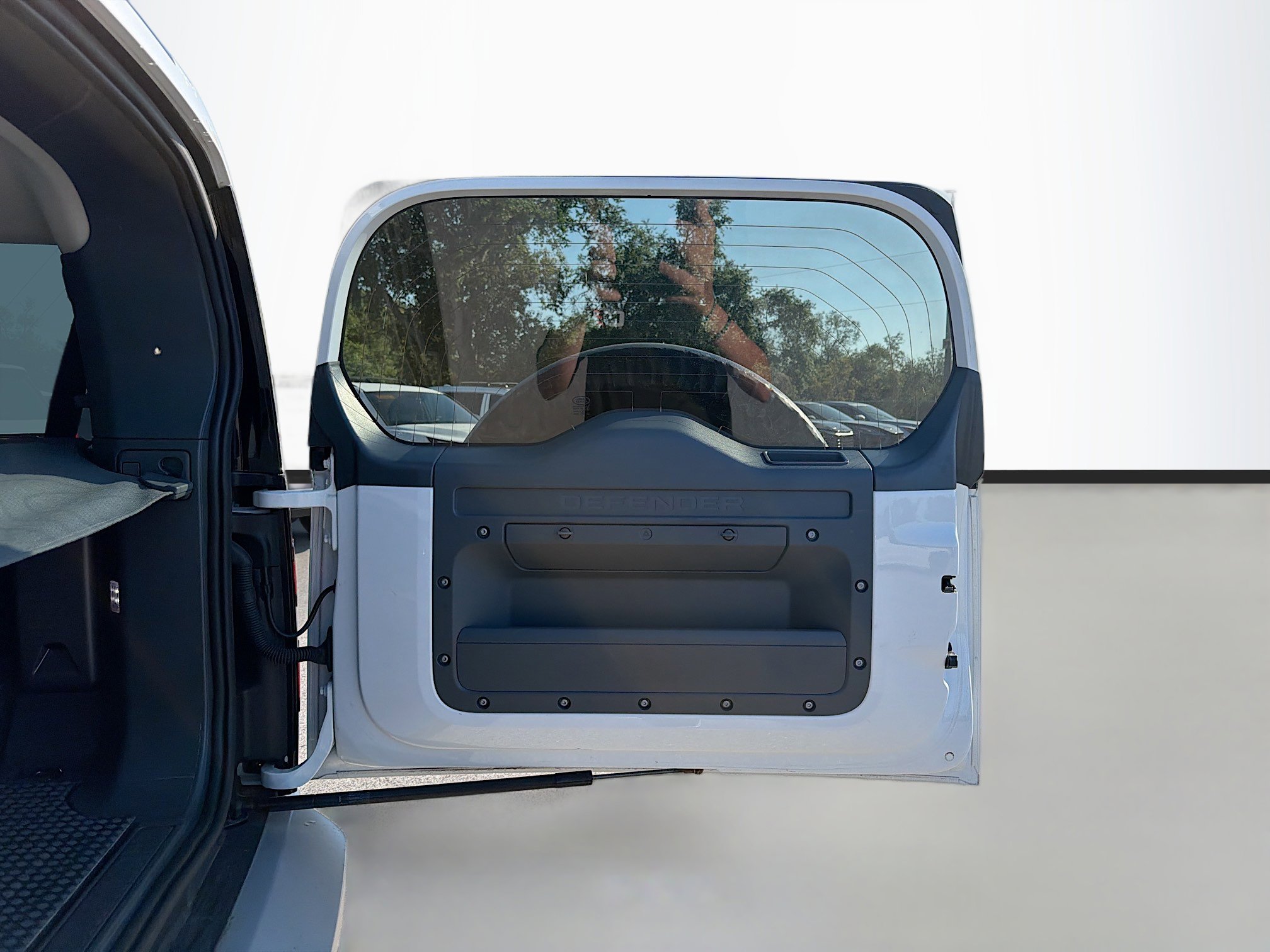 Used 2022 Land Rover Defender 110 SE image 13