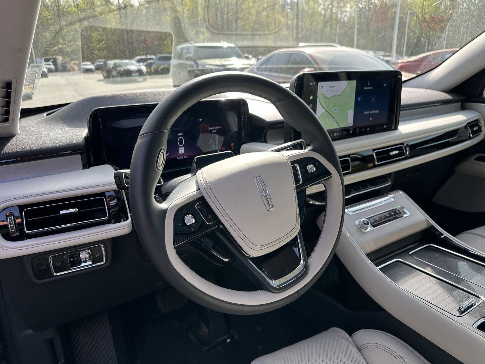 Used 2025 Lincoln Aviator Reserve w/ Equipment Group 201A image 11