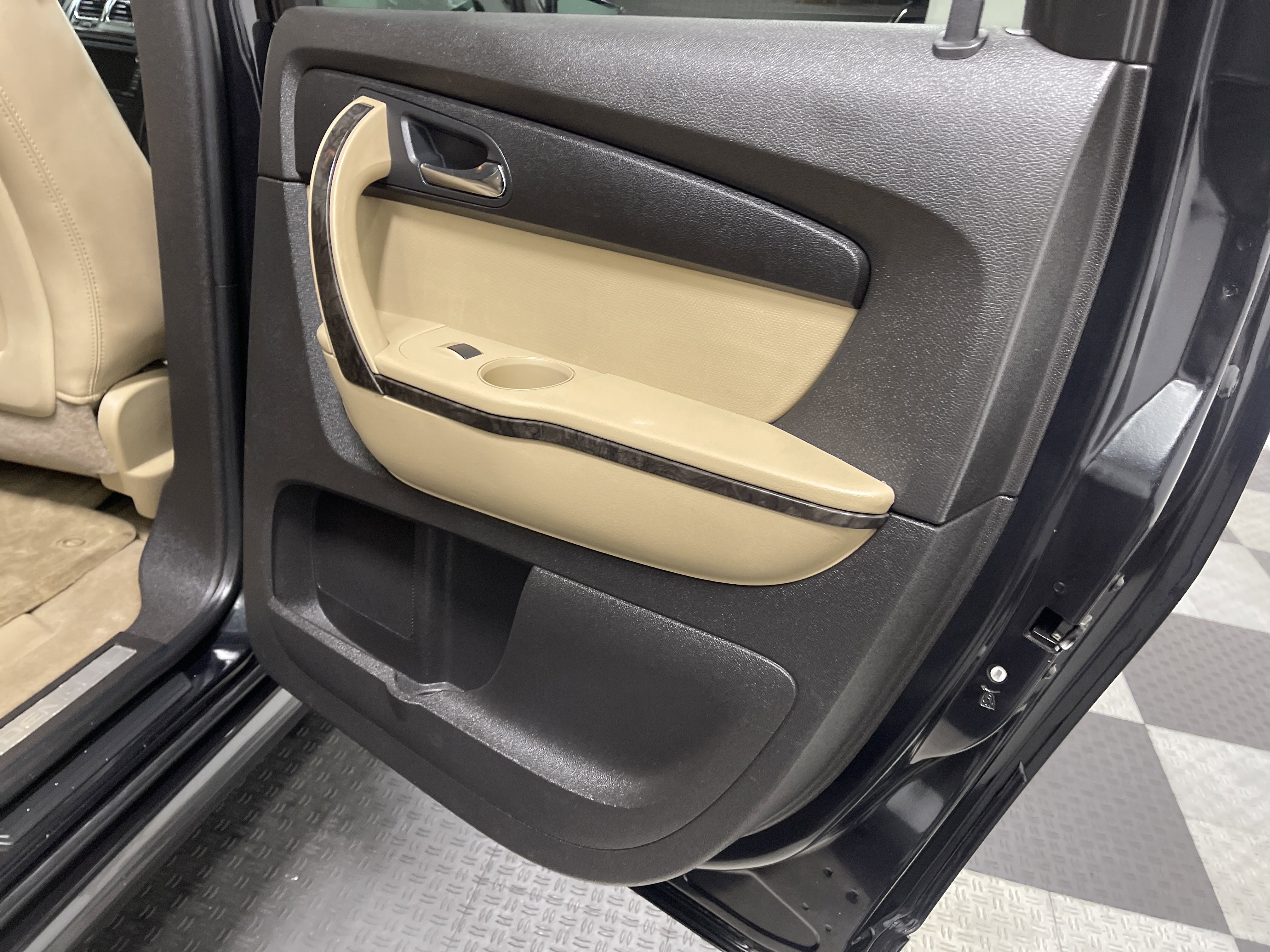 Used 2012 GMC Acadia Denali image 19