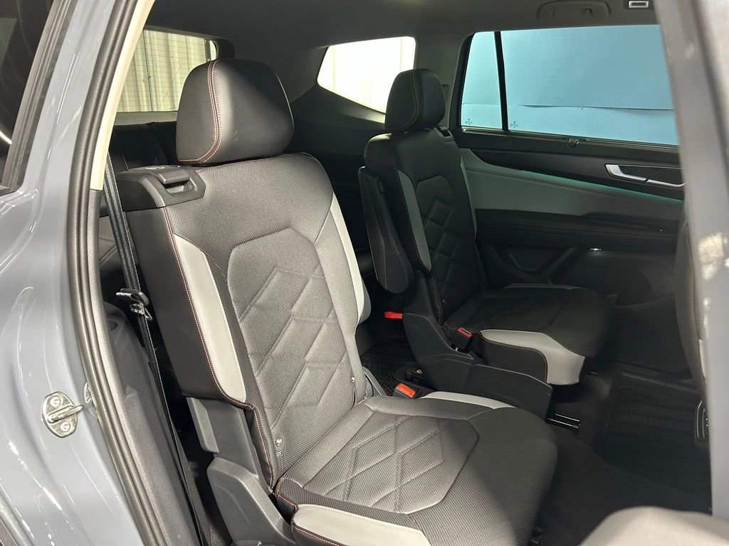 Used 2024 Volkswagen Atlas Peak Edition SE image 45