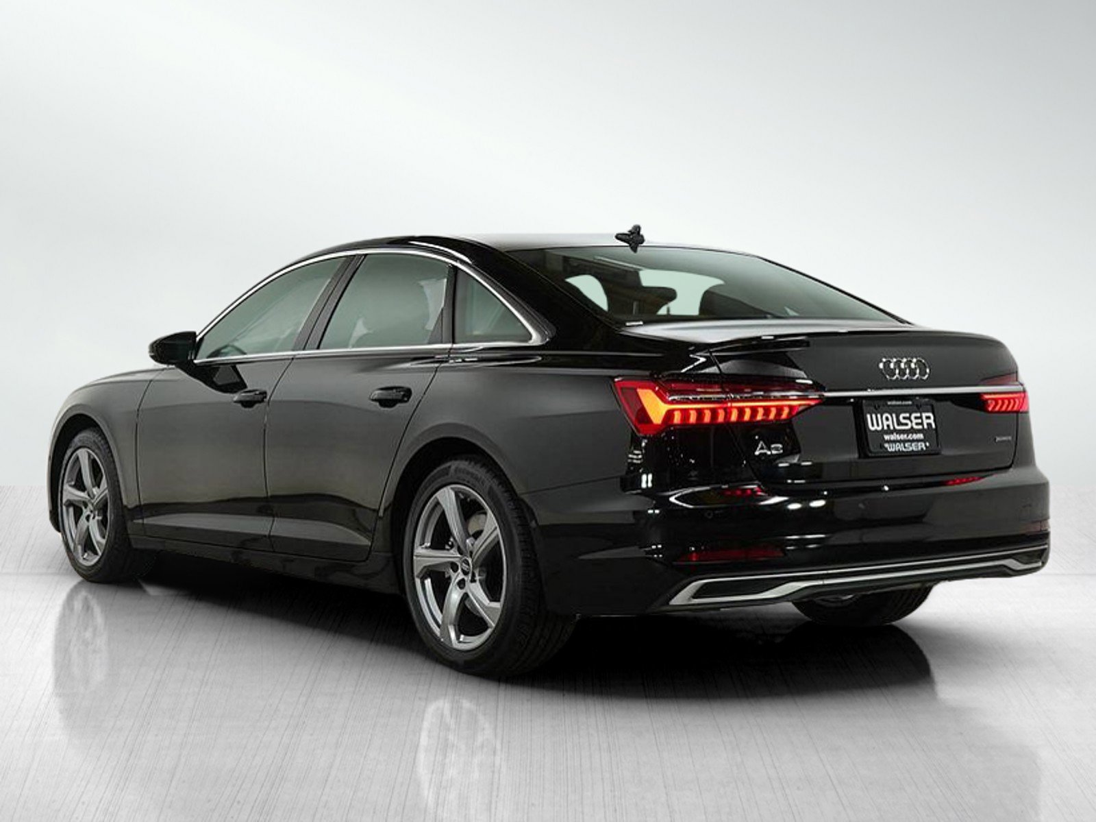 Used 2024 Audi A6 Premium Plus image 3