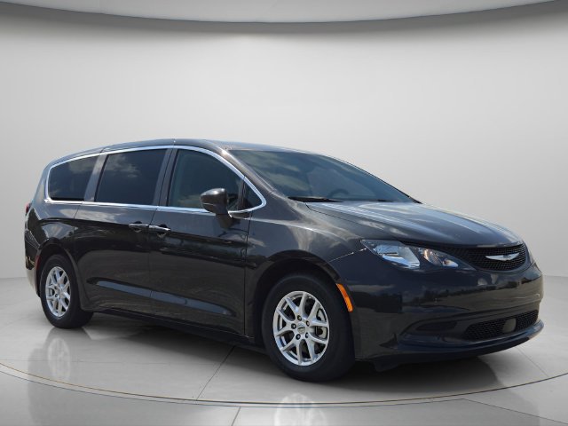Used 2023 Chrysler Voyager LX FWD image 9