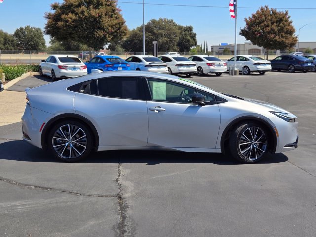 Used 2023 Toyota Prius XLE FWD image 3