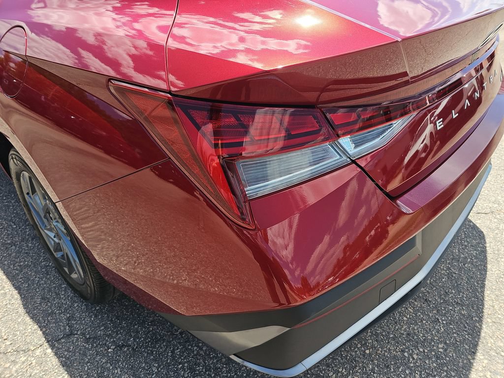 Certified 2024 Hyundai Elantra Blue FWD image 30