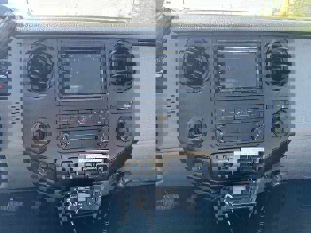 Used 2015 Ford F550 2WD Regular Cab Super Duty image 17