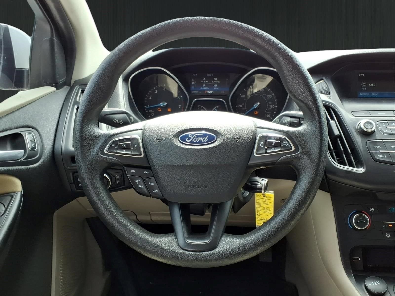 Used 2018 Ford Focus SE w/ SE Appearance Package FWD image 18