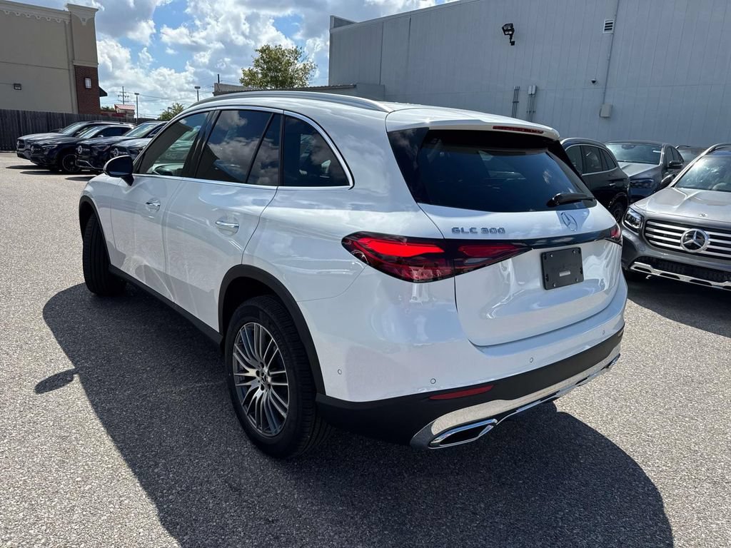 Used 2026 Mercedes-Benz GLC 300 image 4