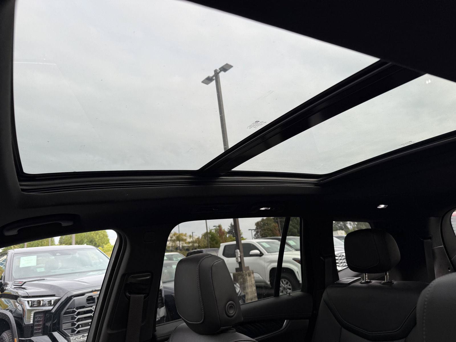 Used 2025 Cadillac XT6 Premium Luxury AWD/4WD image 13