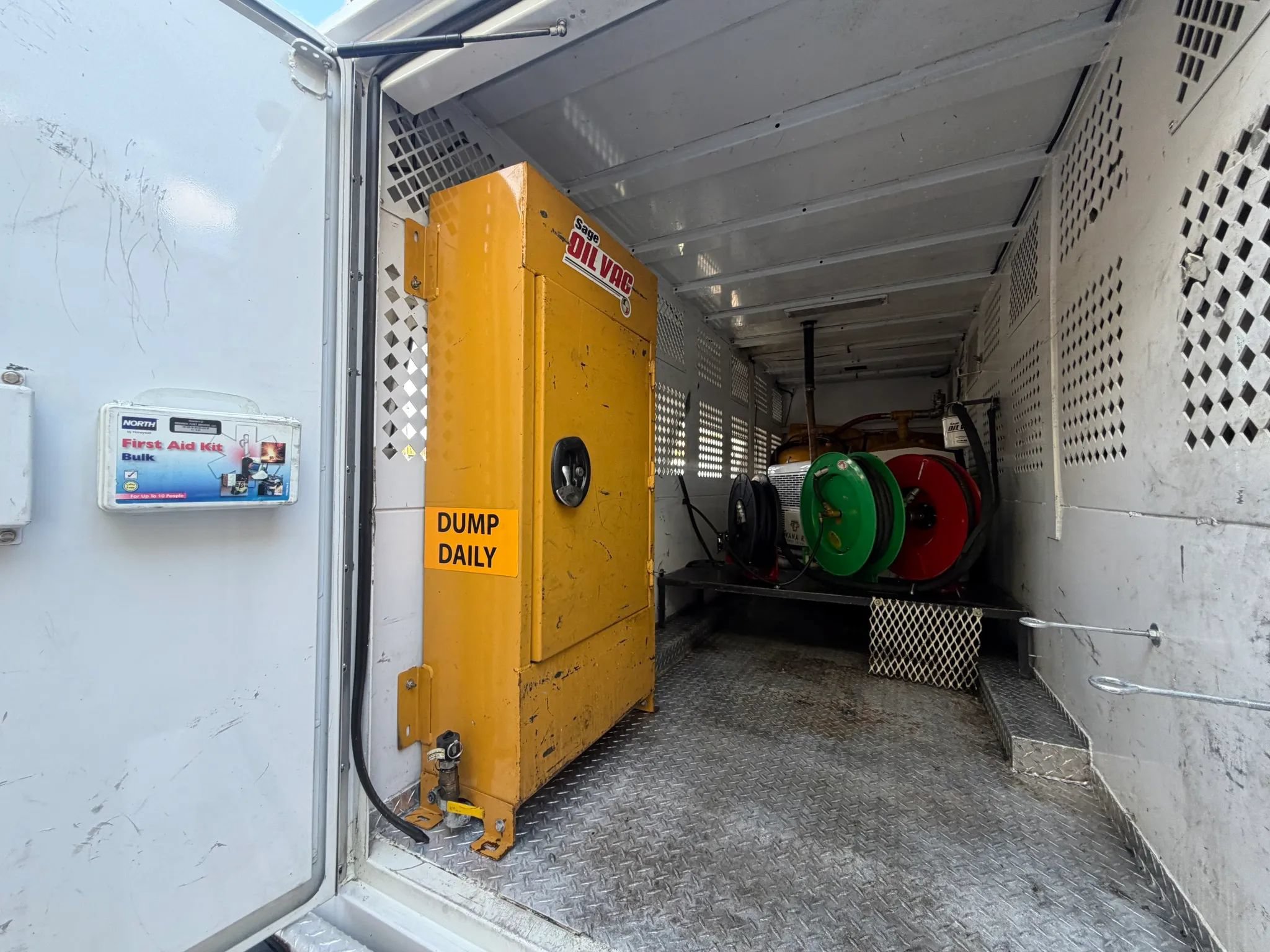 Used 2019 Freightliner Sprinter 3500 w/ Premium Package RWD image 3