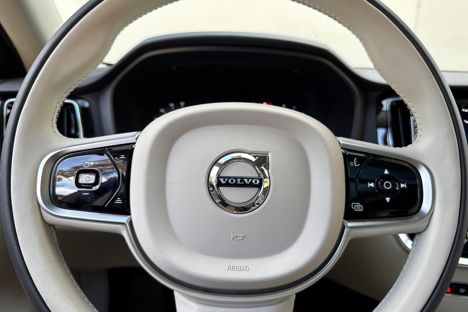 New 2025 Volvo V60 B5 Cross Country Plus w/ Protection Package Premier image 21