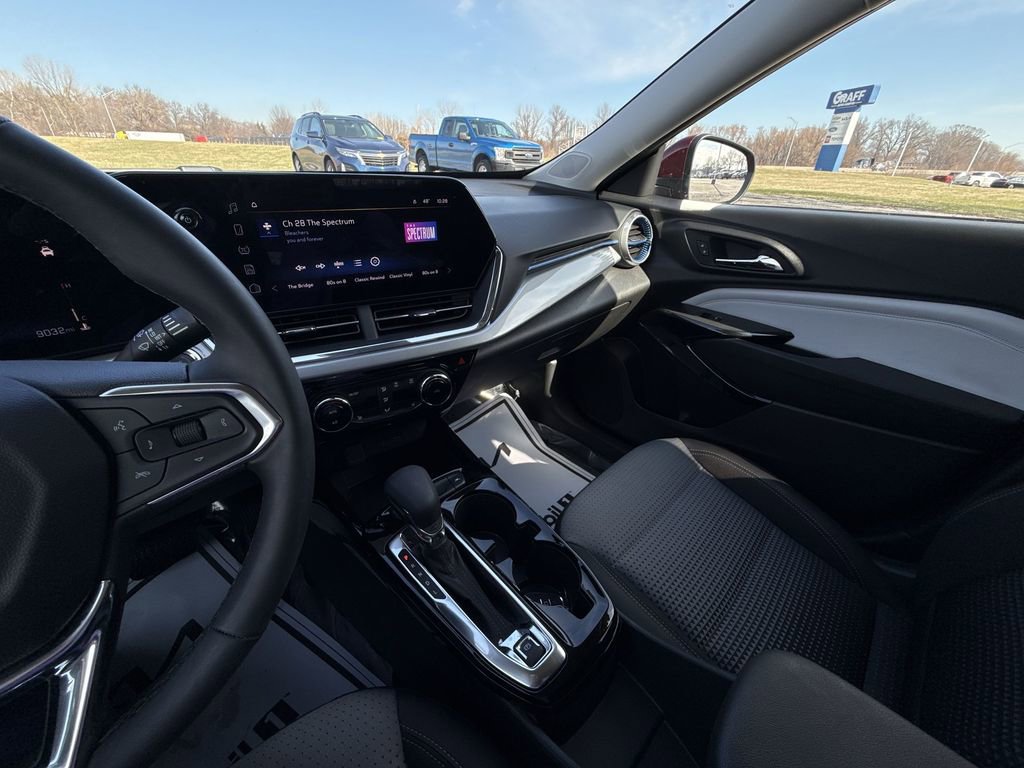 Used 2025 Chevrolet Trax LT w/ Driver Confidence Package image 19