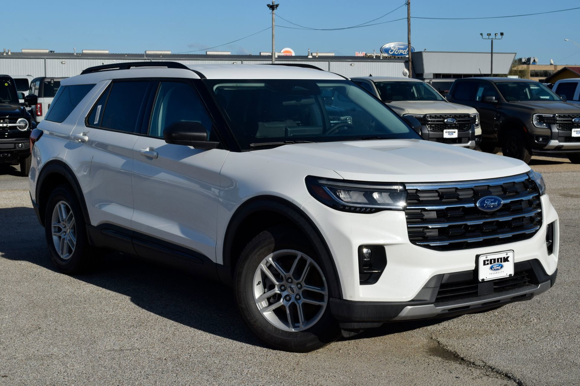 New 2026 Ford Explorer Active w/ Active Comfort Package image 3